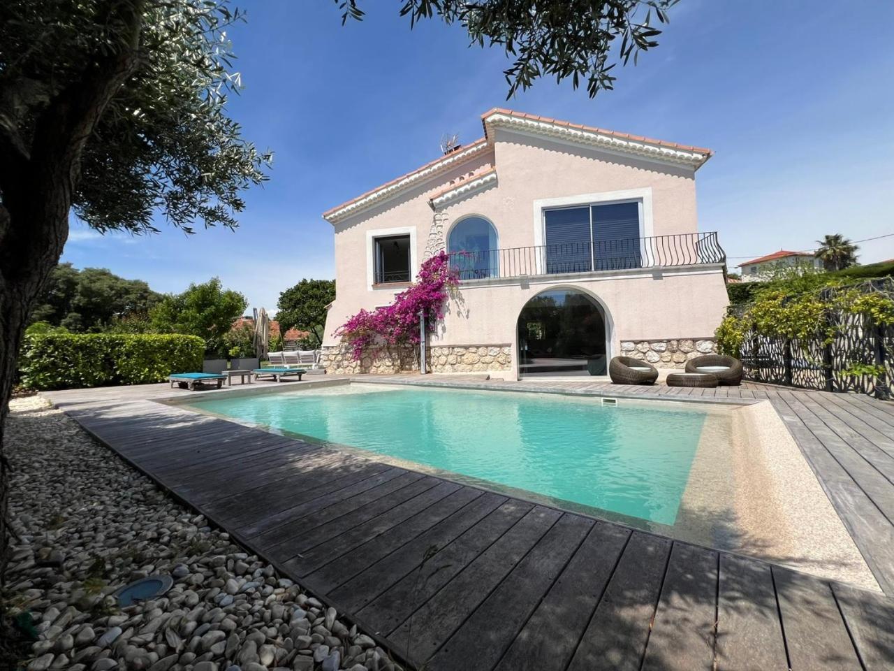Superbe Piscine Proche Et Au Calme