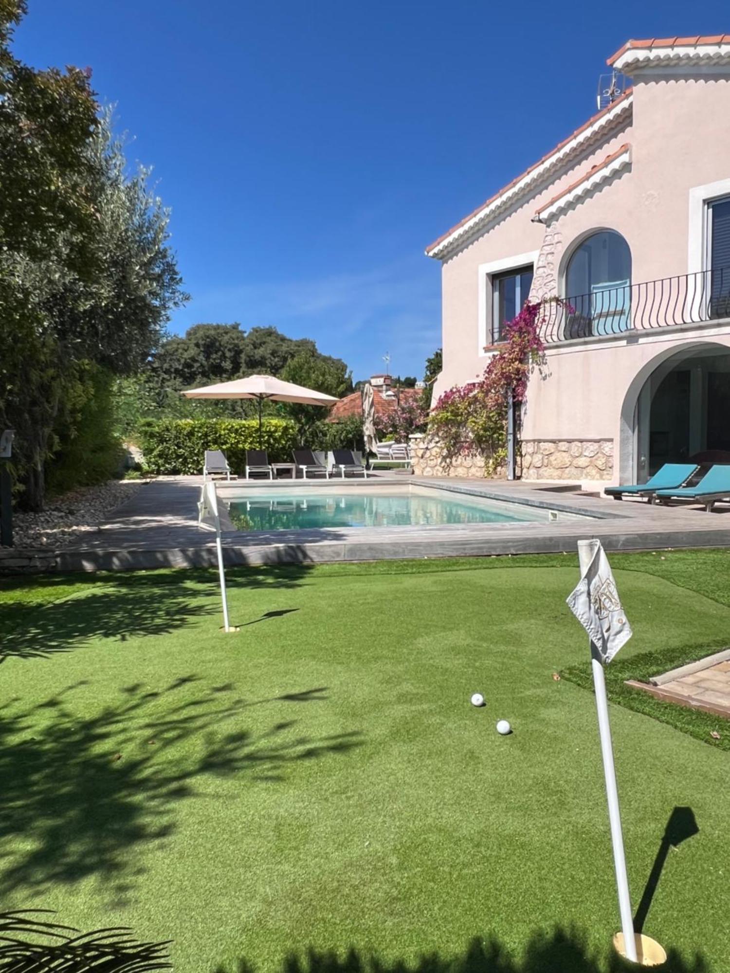 Superbe Piscine Proche Et Au Calme